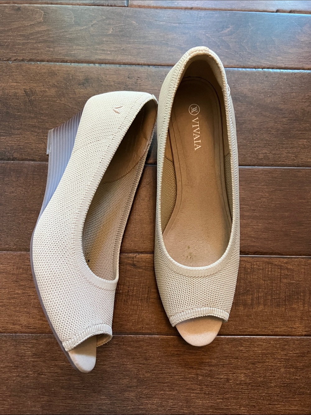 Vivaia peep toe wedge